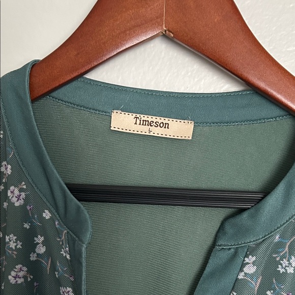 Timeson Green Floral Tunic Top | 3/4 Sleeve Lightweight Blouse - Picture 3 of 10